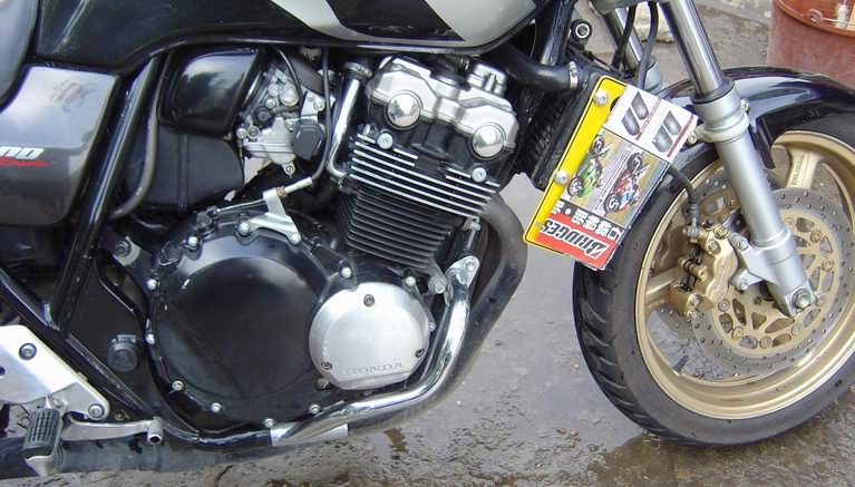 广西1万9出售真牌本田00年CB400VTEC