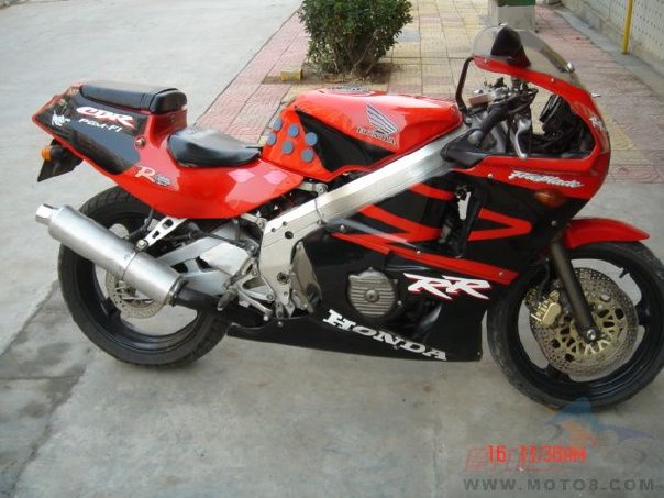 湖南长沙售极好本田CBR400 23一辆价格 1W5!!!!