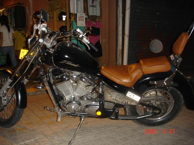 广州地区出售湖北牌改装本田STEED-400C。七千元。