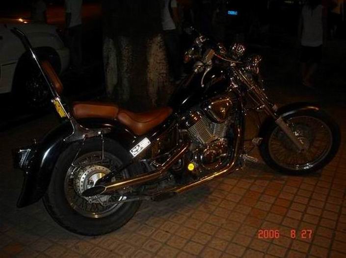 广州地区出售湖北牌改装本田STEED-400C。七千元。