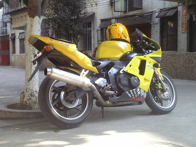 广州1万元出售我自己的01牌CBR(MC22)