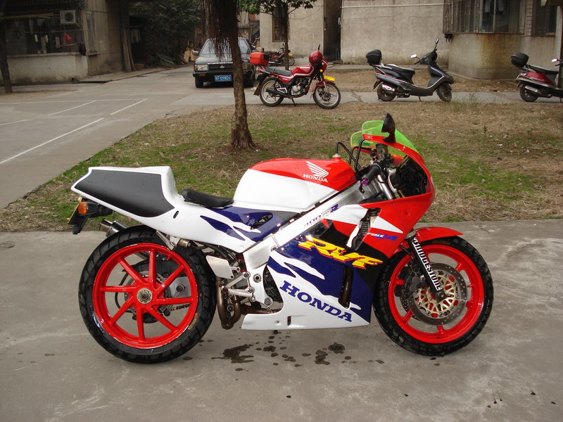 代友转让 韶关 9800元  VFR 400 30期