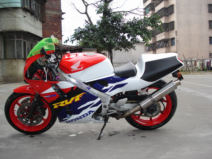 代友转让 韶关 9800元  VFR 400 30期
