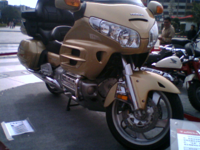 大排量SHADOW750及本田金翼登陆增城