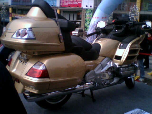 大排量SHADOW750及本田金翼登陆增城