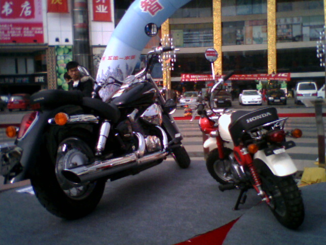 大排量SHADOW750及本田金翼登陆增城