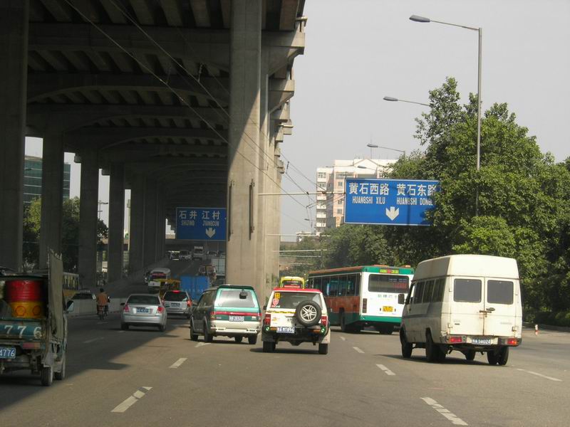 [原创]冲出禁摩的都市,路上尽是写意.