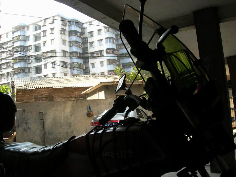 [原创]冲出禁摩的都市,路上尽是写意.