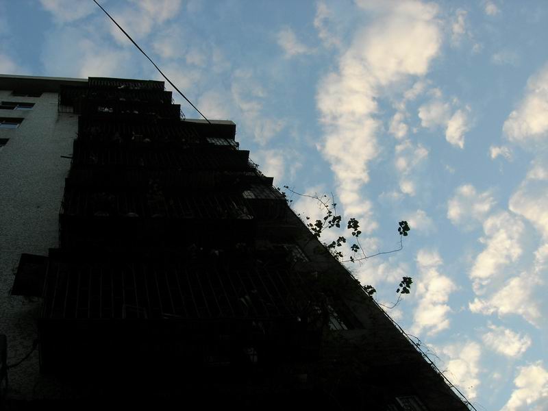[原创]冲出禁摩的都市,路上尽是写意.