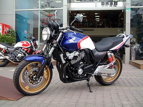 我反新后的车车《CB400》