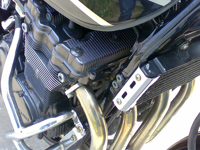 代友发帖卖02年英祖马18000元,FZR250RR2500元.