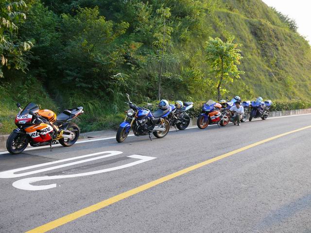 新英的兄弟们爽劈帽峰山