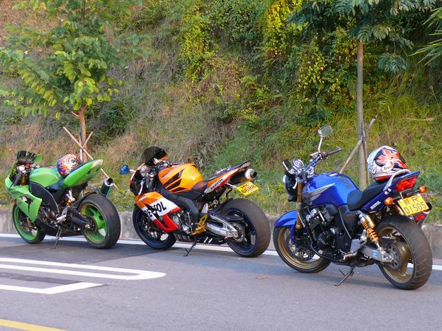 新英的兄弟们爽劈帽峰山