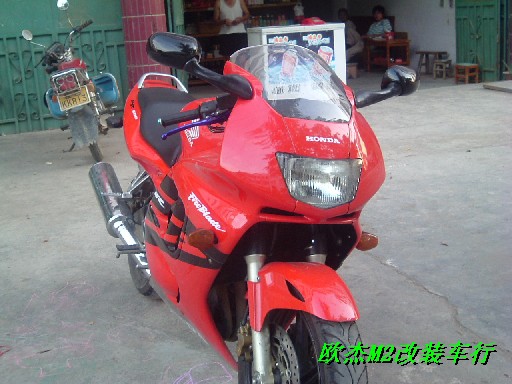 [贴图]刚刚做完CBR600F3的整容手术~~~~~