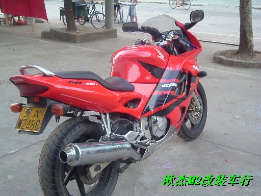 [贴图]刚刚做完CBR600F3的整容手术~~~~~