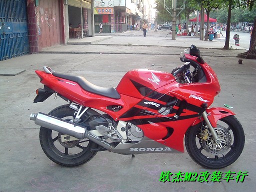 [贴图]刚刚做完CBR600F3的整容手术~~~~~