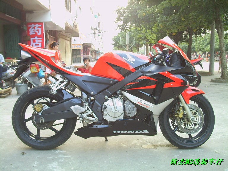 [贴图]刚刚做完CBR600F3的整容手术~~~~~