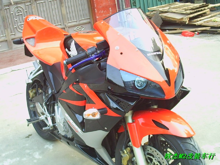 [贴图]刚刚做完CBR600F3的整容手术~~~~~