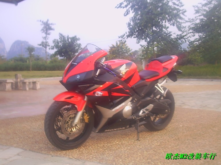 [贴图]刚刚做完CBR600F3的整容手术~~~~~