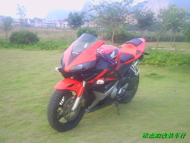 [贴图]刚刚做完CBR600F3的整容手术~~~~~