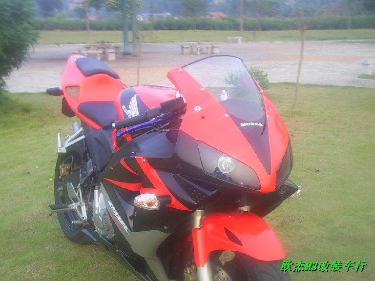 [贴图]刚刚做完CBR600F3的整容手术~~~~~