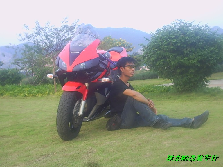 [贴图]刚刚做完CBR600F3的整容手术~~~~~