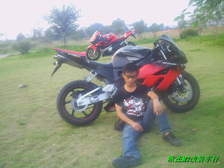 [贴图]刚刚做完CBR600F3的整容手术~~~~~