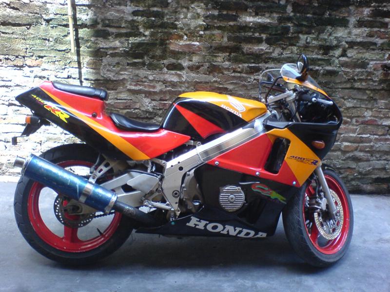 恩平7500出售有牌有正CBR23 400CC
