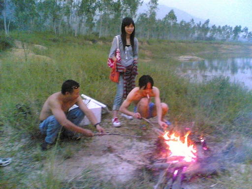 [贴图]..........一帮无聊人去水库捉鱼