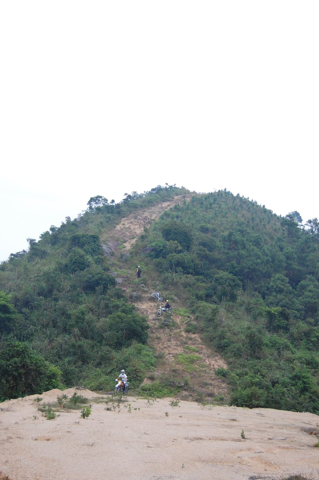 茂名油城动力。。越野登高！