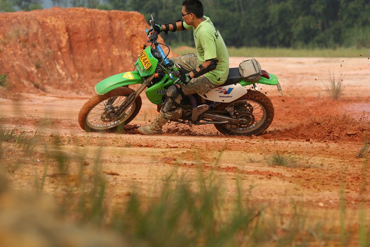 开平果汁11800元卖KLX250越野车一台(带牌有审),换专业越野