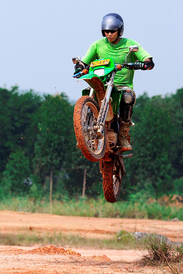 开平果汁11800元卖KLX250越野车一台(带牌有审),换专业越野