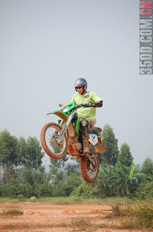 开平果汁含泪11800元卖KLX250越野车一台(带牌有审),换专业越野