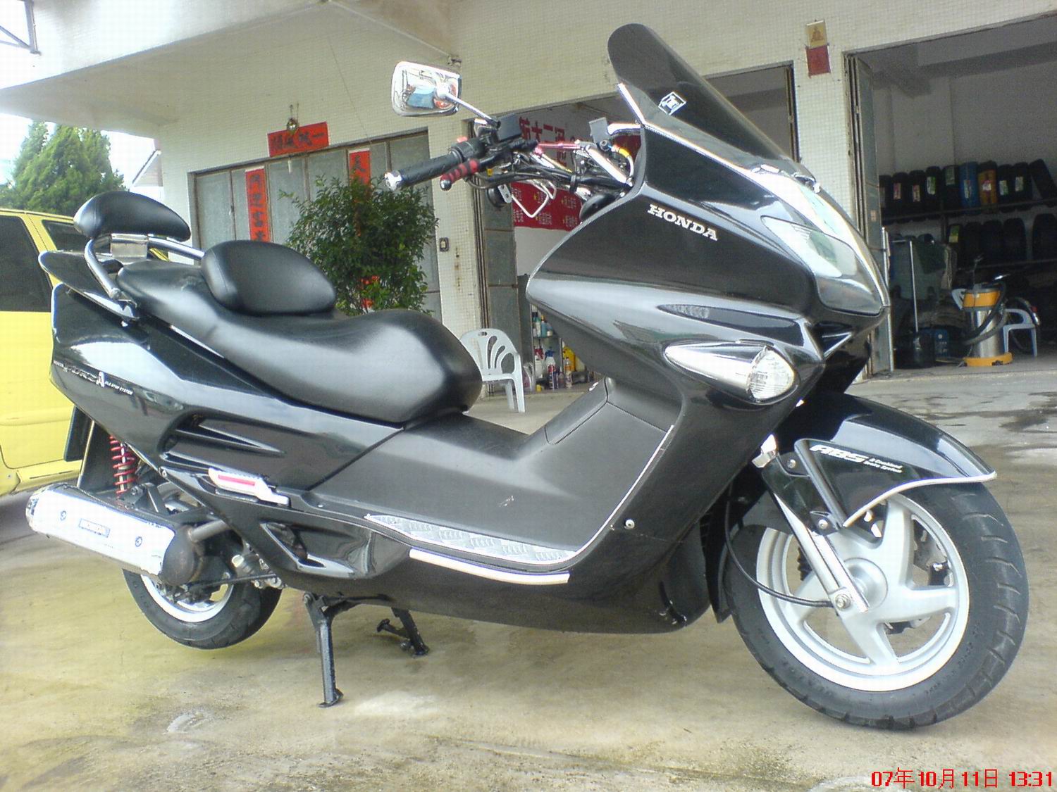 广东潮州出售：改装01年本田FORZA（ABS）22500元