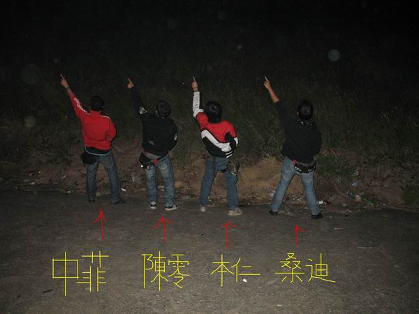 今天晚上在外海小便,被人偷拍了~~
