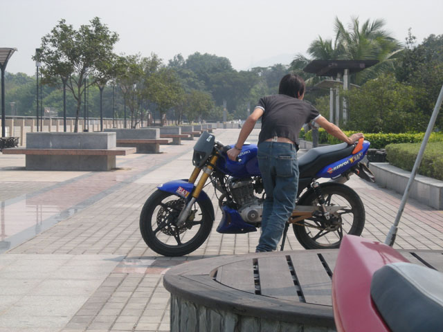 风和日丽与爱驱晒太阳．．．