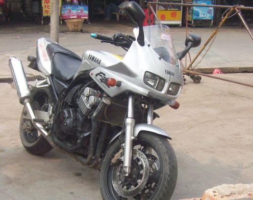 代友出售98年FZ400,价14000,在广西南宁.
