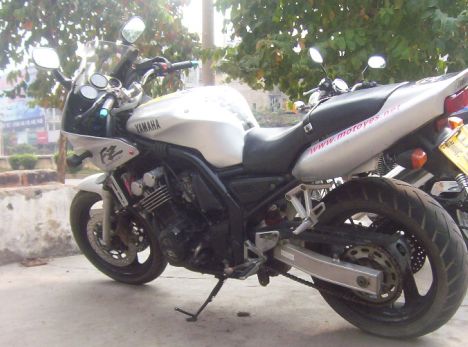 代友出售98年FZ400,价14000,在广西南宁.