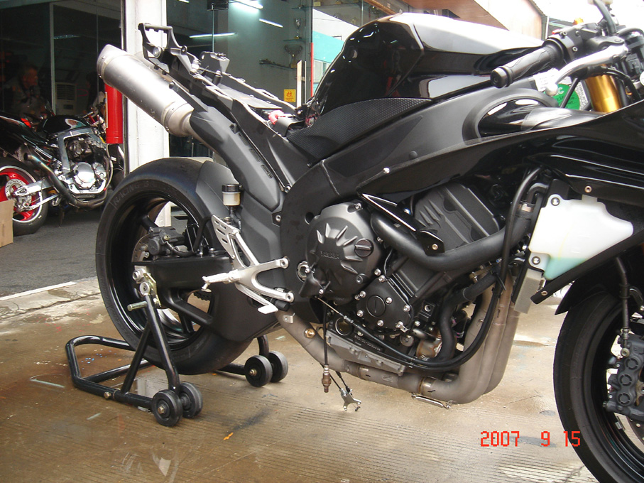 07 R1 钛金排气喉