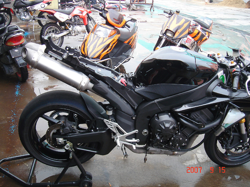 07 R1 钛金排气喉