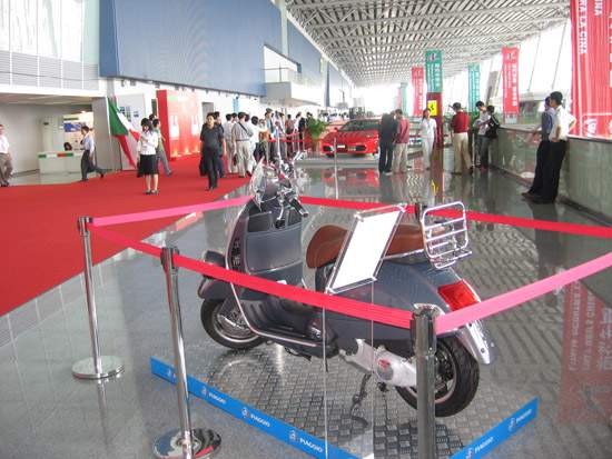山东菏泽市----意大利铁壳vespa  px125e  纪念版----10000左右