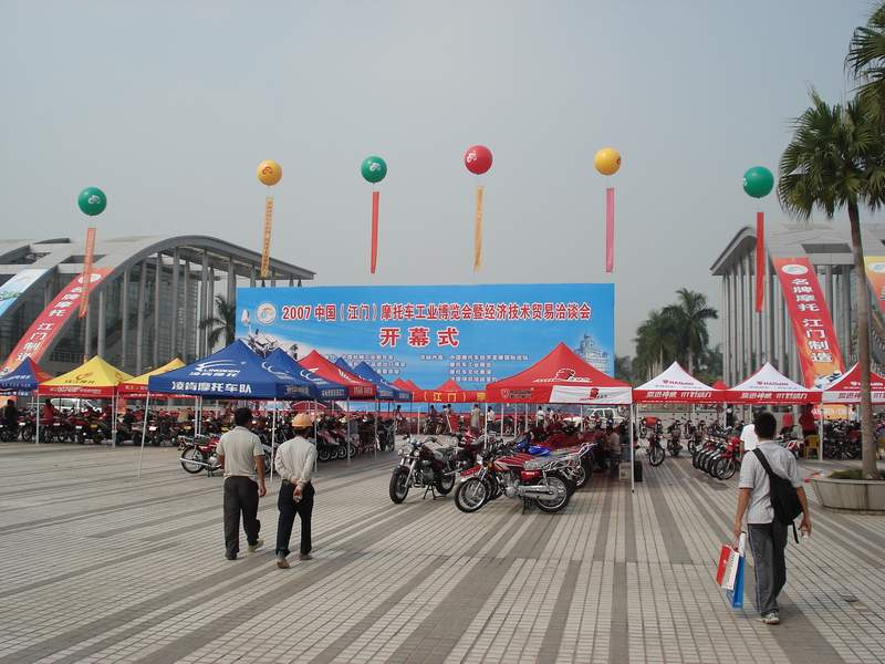 今天到江门看车展