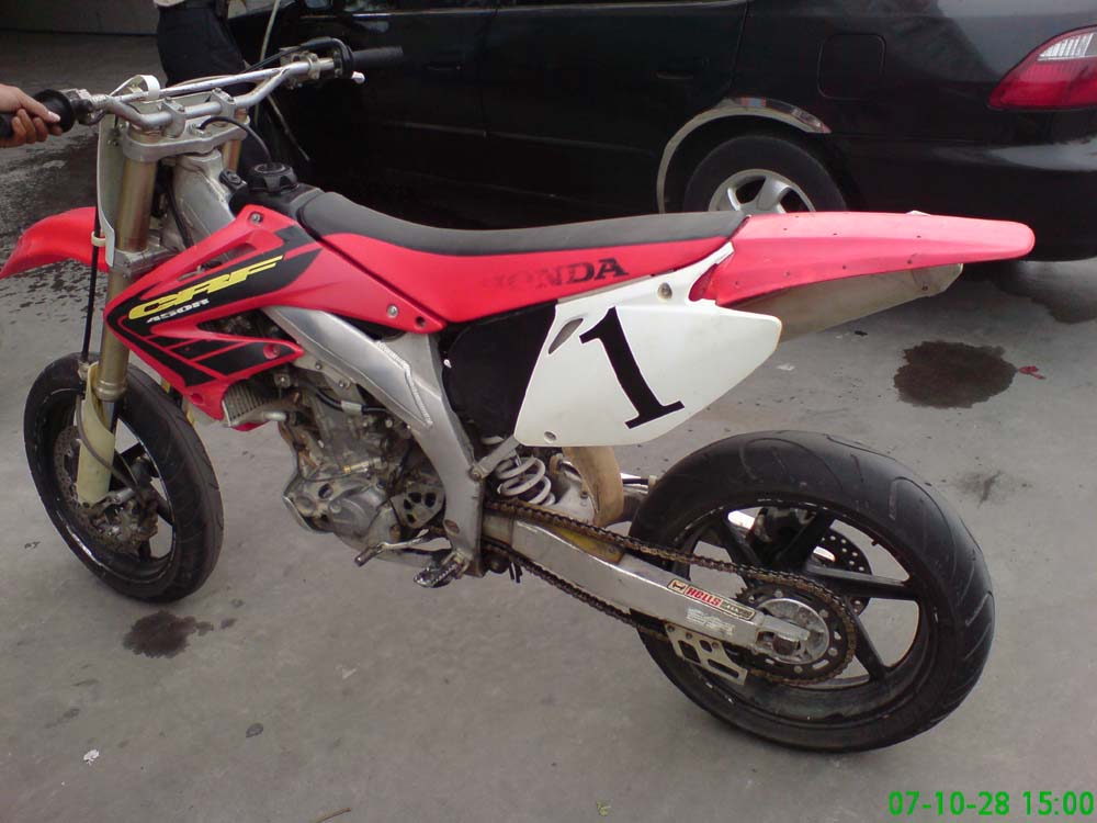 鹤山车友激改CRF450滑胎车