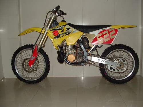 鹤山车友激改CRF450滑胎车