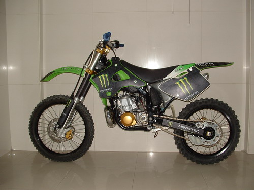 鹤山车友激改CRF450滑胎车