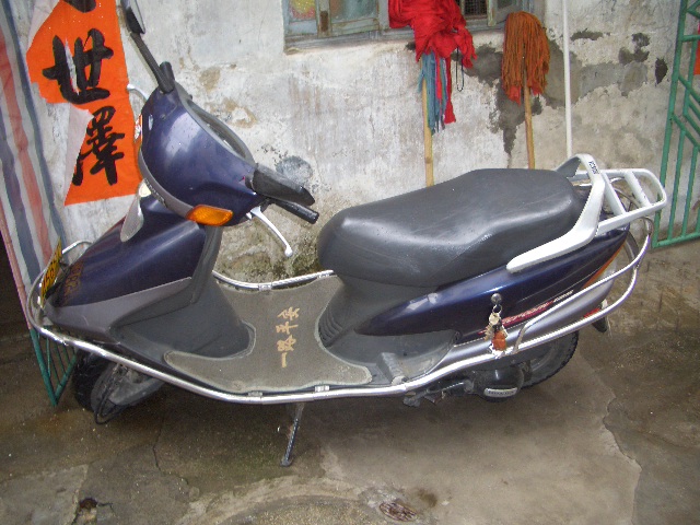 汕尾出售五羊公子125和台铃电摩托池车