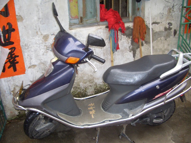 汕尾出售五羊公子125和台铃电摩托池车