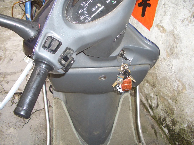 汕尾出售五羊公子125和台铃电摩托池车