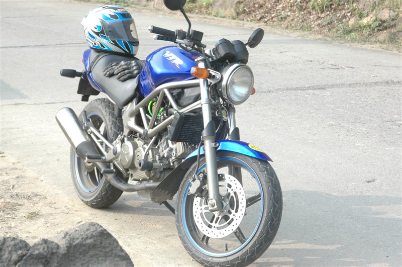 经典传承——试驾HONDA VTR250 (转帖)