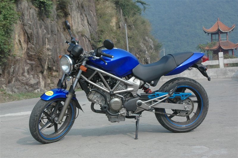 经典传承——试驾HONDA VTR250 (转帖)